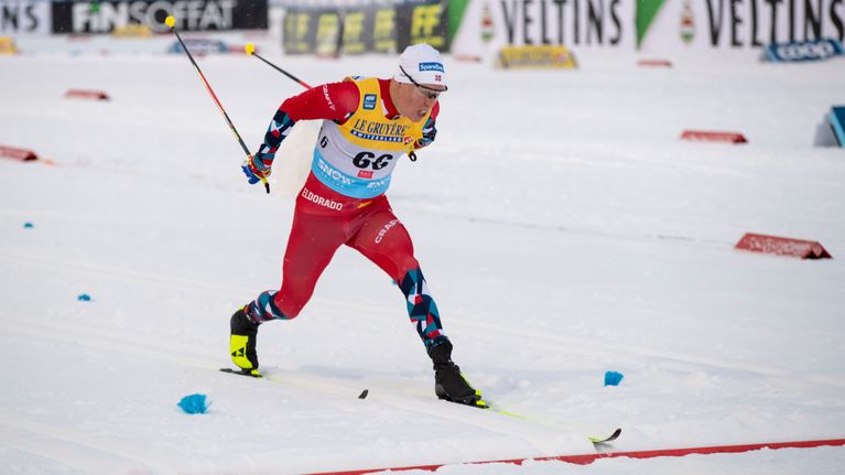 Martin Löwström Nyenget kurottaa voittoon Rukan maailmancupin 10 km perinteisen kilpailussa.