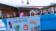 Ylioppilaita rekan kyydissä penkkareissa Rovaniemellä 2024.