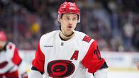 Sebastian Aho lähikuvassa.