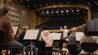 Kapellimestari Ville Matvejeff johtaa Jyväskylän Sinfonian harjoituksia Encore-salissa Jyväskylässä. 