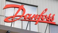 Danfossin logo rakennuksen seinällä.