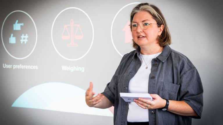 Tiktoks policychef: Vi tar ungas säkerhet på allvar | Inrikes | Svenska Yle