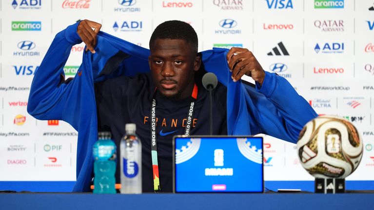 Ibrahima Konate mediatilaisuudessa Miamissa.