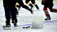 Ishockeyträning i full gång.