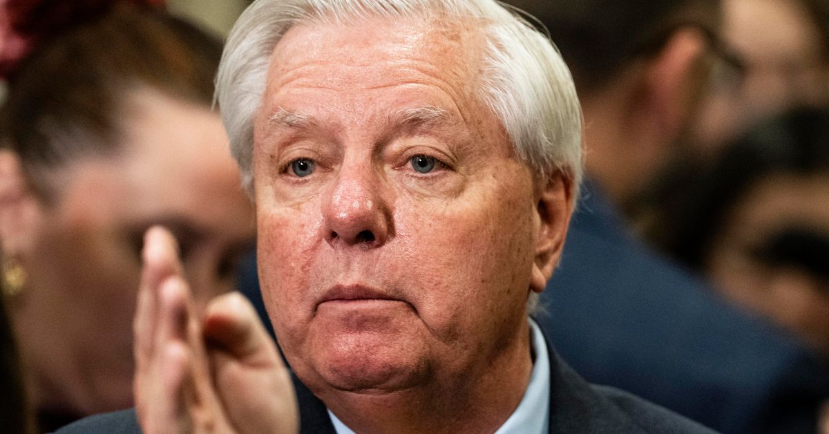 Republikaanisenaattori Lindsey Graham puolustaa pa