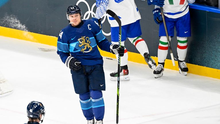 Mikael Granlund kaukalossa maallin jälkeen.