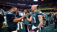 Eaglesin Saquon Barkley ja Zack Baun juhlivat Super Bowlin mestaruutta. 