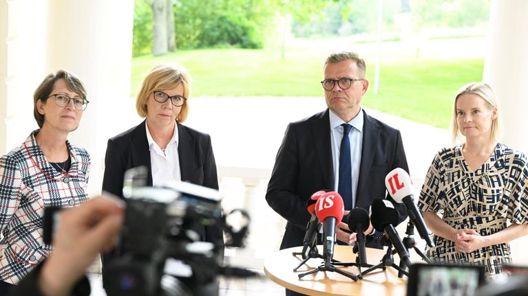 Orpon hallituksen puolueiden puoluejohtajat.