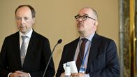 Jussi Halla-aho ja Antti Pelttari pitämässä tiedotustilaisuutta eduskunnassa.