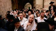 Juutalaismiehet vierailevat Temppelivuorella pesah-juhlan aikana Jerusalemin vanhassakaupungissa. 