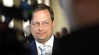 Elinkeinoministeri, perussuomalaisten Vilhelm Junnila eduskunnan täysistunnon jälkeen Helsingissä 28. kesäkuuta 2023.