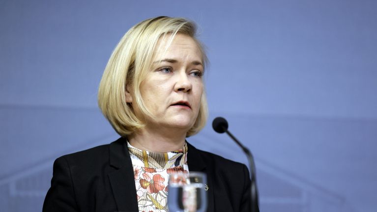 Sisäministeri Rantanen: Itärajan turvapaikanhakijat siirretään ...
