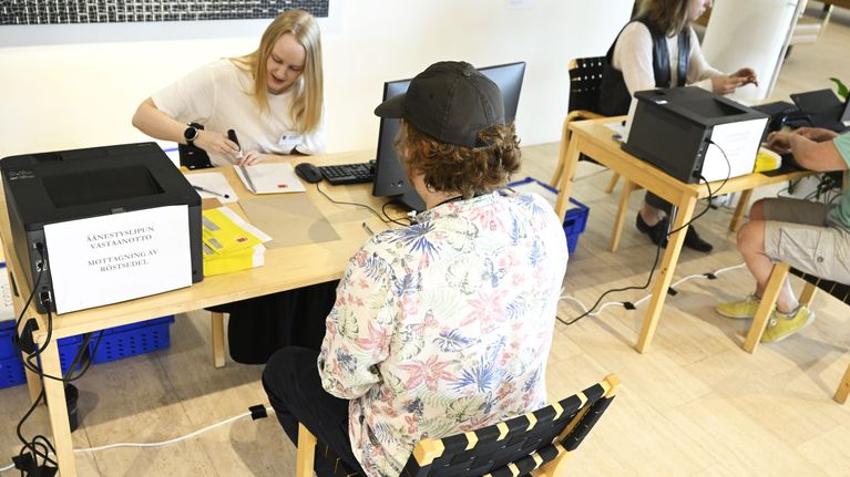 Europarlamenttivaalien ennakkoäänestystä Espoon kulttuurikeskuksessa.