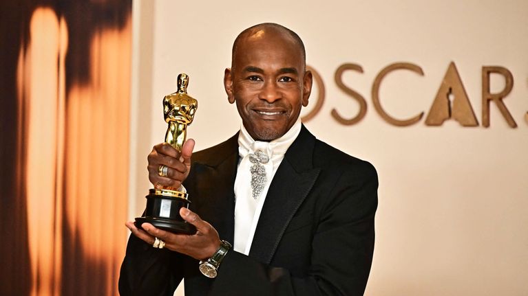Paul Tazewell pitelee Oscar-palkintoa.
