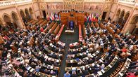  Unkarin pääministeri Viktor Orban pitää avajaispuheenvuoron Euroopan unionin parlamenttien puhemiesten konferenssissa .