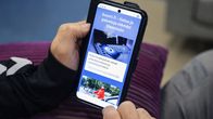 Suomi.fi -etudivu kännykän näytöllä.