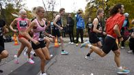 Camilla Richardsson (2. vas.) 5 km:n eliittisarjan juoksussa Helsinki City Running Day 