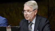 Pekka Haavisto tiedotustilaisuudessa.
