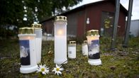 Onnettomuuspaikalle tuotuja muistokynttilöitä ja kukkia.