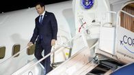 Marco Rubio kävelee alas lentokoneen portaita.