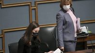 Statsminister Sanna Marin och justitieminister Anna-Maja Henriksson i riksdagen.