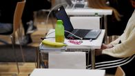 Opiskelijoita ylioppilaskirjoituksissa Ressun lukiossa Helsingissä maanantaiaamuna 13. syyskuuta 2021.