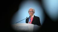  Christine Lagarde puhuu lehdistötilaisuudessa.