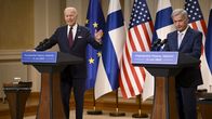 Joe Biden ja Sauli Niinistö tiedotustilaisuudessa Helsingissä