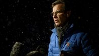 Ruotsin pääministeri Ulf Kristersson puhuu medialle.