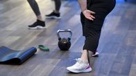 Ohjattu liikuntatunti kuntokeskus Fit Tammisto Vantaalla.