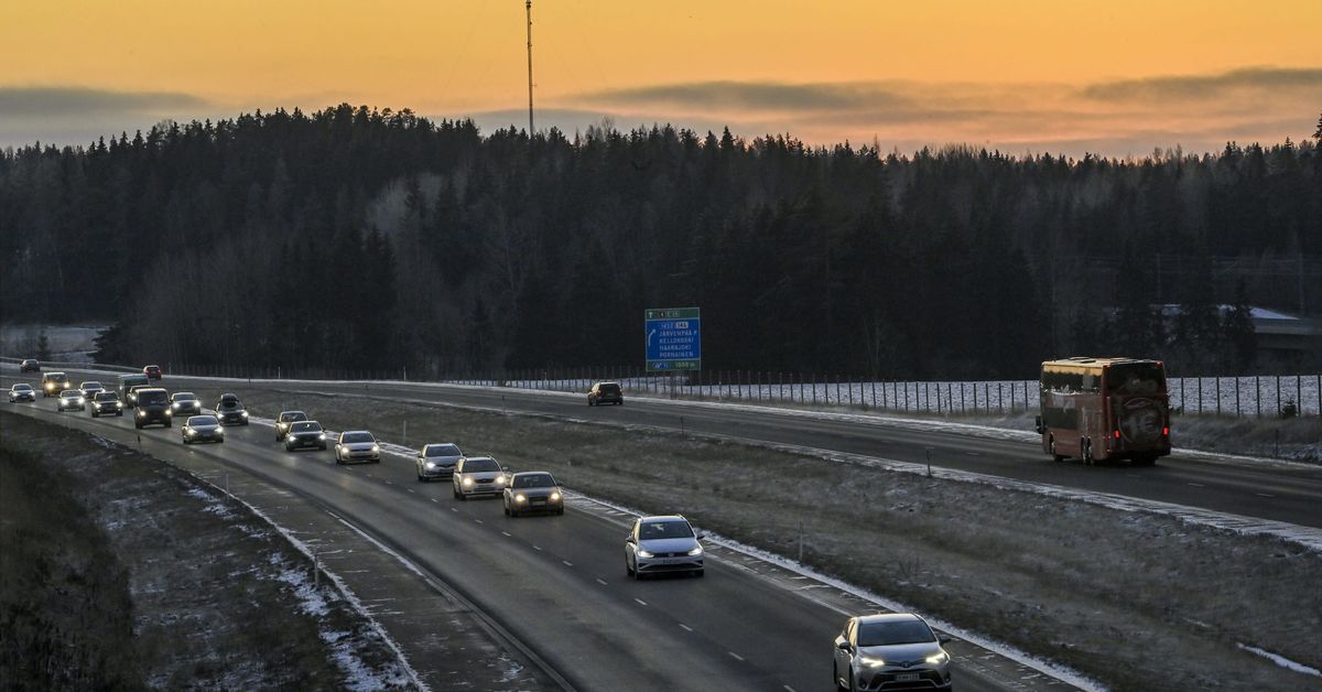 Outbound holiday traffic peaking on Tuesday | Yle News | Yle