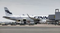 Finnairin lentokone Airbus A321-231 Helsinki-Vantaan lentokentällä.