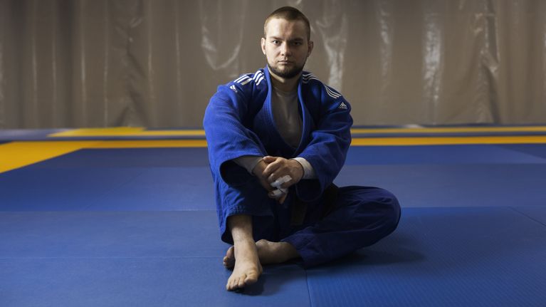 Oikeustieteen tohtori, judoka Eelis Paukku harjoituksissa Kuopiossa 14. maaliskuuta 2023.