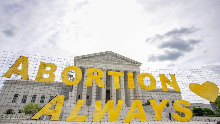 En demonstration för fri abort utanför Högsta domstolen i Washington DC den 24 april.