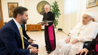 J.D. Vance ja Franciscus tapaavat Vatikaanissa.