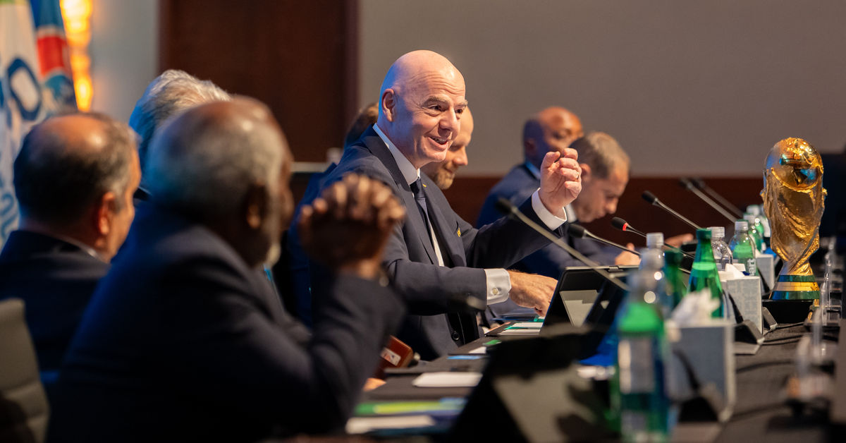 Jalkapallon MM-kisoissa punaisen kortin uhka aivan uusista syistä – Fifan röyhkeä pyyntö tyrmättiin Kanadassa