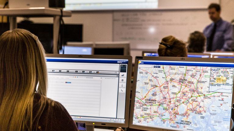 ERICA-järjestelmän opiskelua Keravan hätäkeskuslaitoksen oppiluokassa.