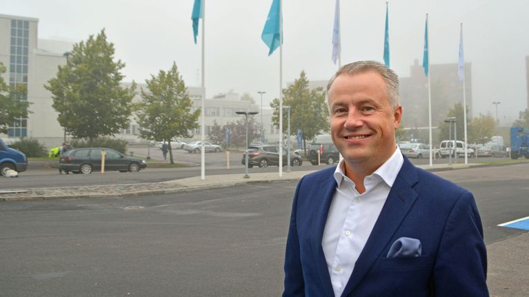 Hävittäjälobbareiksi ryhtyneet entiset komentajat ja poliitikot ...