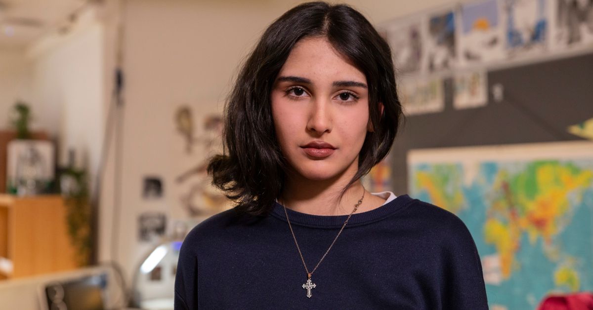 Välitunneilla puhutaan ”mamusuomea”, kuvaa yhdeksäsluokkalainen Hasti Assiabi maahanmuuttajaoppilaiden kielitaitoa | Politiikka