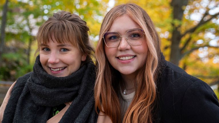Saara Rostedt, kirjailija. Viivi Ängeslevä, kustannustoimittaja.