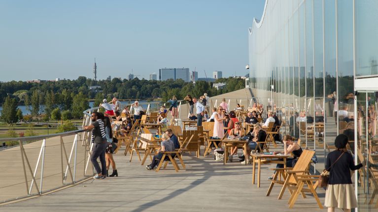 Kappakeskus Tripla kuvattuna Helsingin keskuskirjasto Oodin terassilta