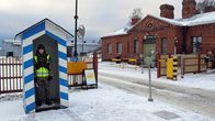 Reserviupseerikoulun tykistökasarmin pääportti. 