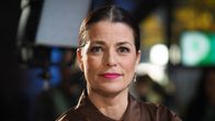 Marianne Heikkilä poseeraa lähikuvassa Tampereen G Livelabin tuoleissa.