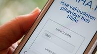 Puhelimella haetaan pikavippiä.