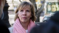  Oikeusministeri Anna-Maja Henriksson säätytalon rappusilla ennen hallituksen kokousta 19.5.2020.
