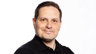 Yle Uutisten visuaalinen journalisti Juha Kivioja.