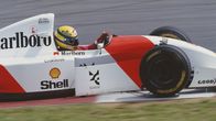 Ayrton Senna kuvassa.