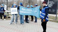 Ammattikorkeakoulun opettajat lakkovahteina Mukkulan kampuksen edustalla.