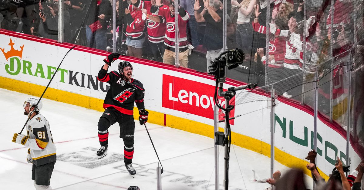 Sebastian Aho laukoi huikean voittomaalin Vegasia vastaan – 