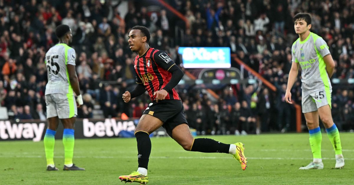 Manchester City kompuroi, Arsenal juhlii Valioliigan mestaruutta